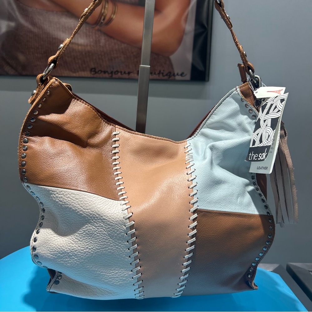 Beautiful Brand New Woman Leather Bag “The Sak”
Amazing quality /medium size.